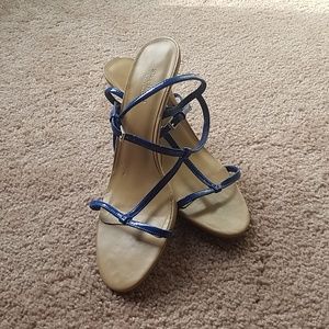 Simply vera blue strappy heels size 8